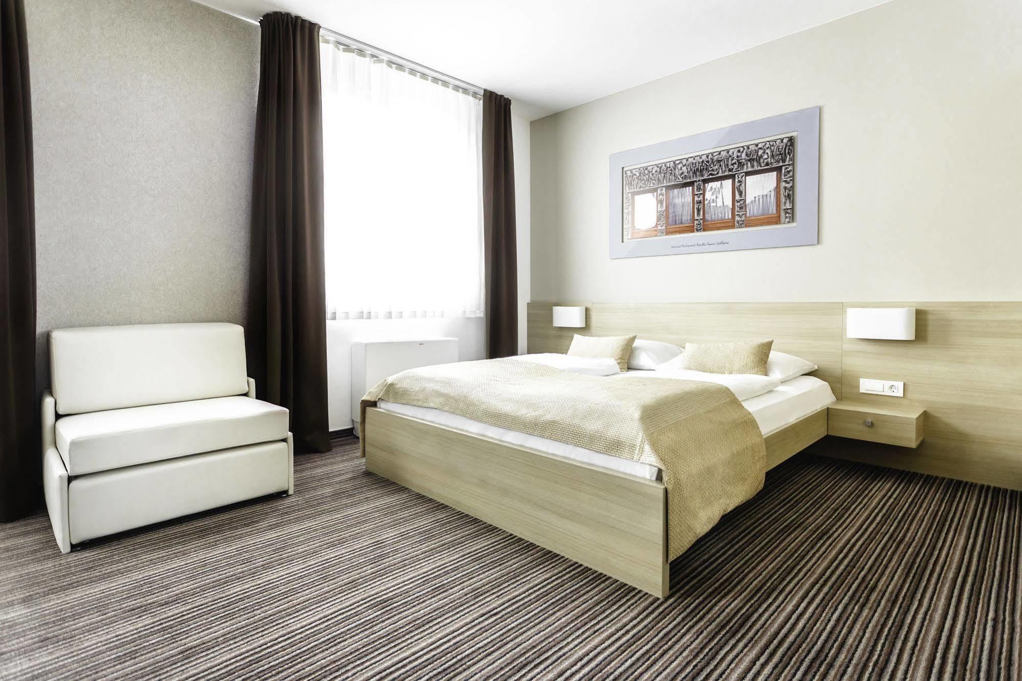 Ahotel Λιουμπλιάνα Εξωτερικό φωτογραφία